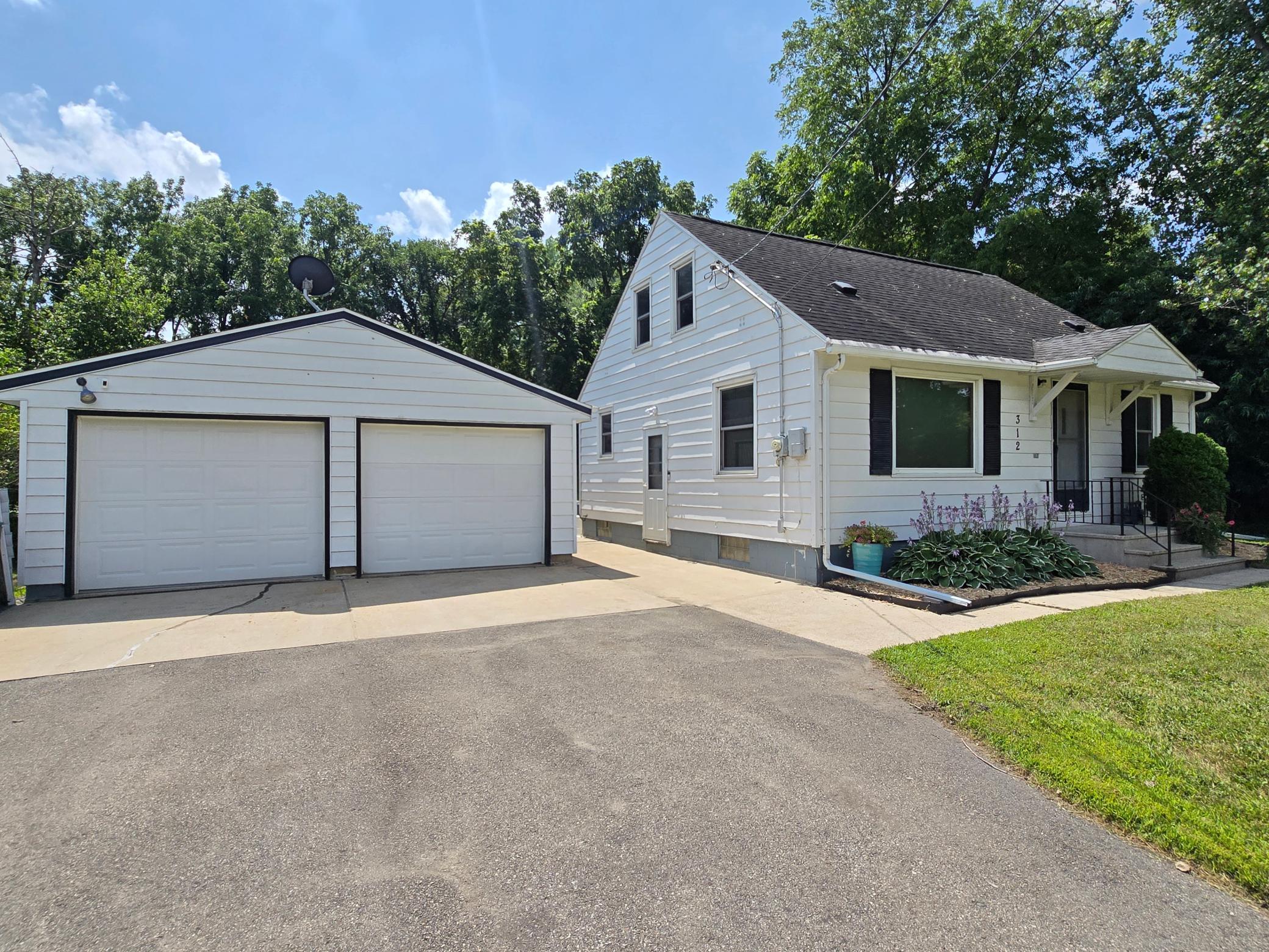 312 21st Street Southwest Rochester, MN 55902 - Photo 2 of 32 Gallery Image 2