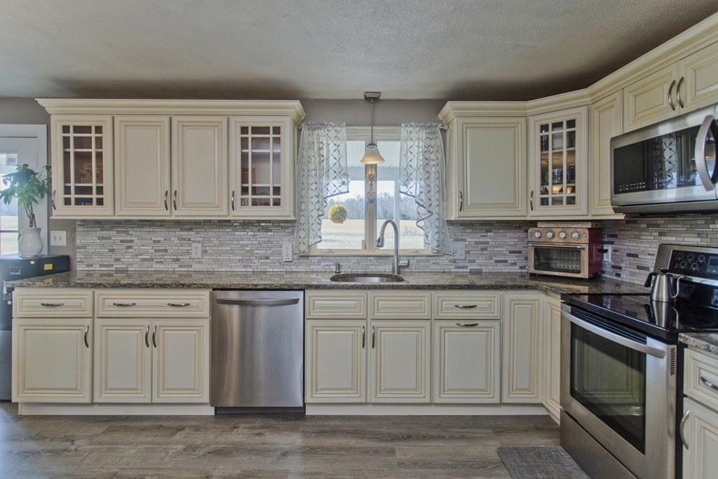 361 Granville Road Southwick, MA 01077 - Photo 4 of 35 Gallery Image 4