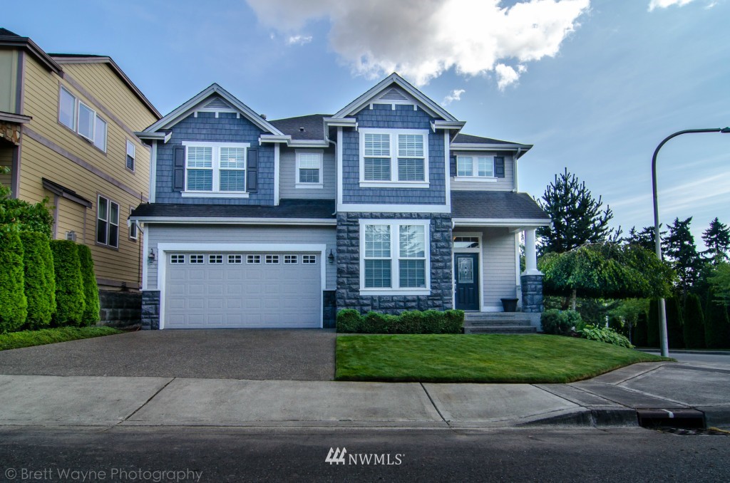 703 South 37th Place Renton, WA 98055 - Photo 1 of 25 Gallery Image 1