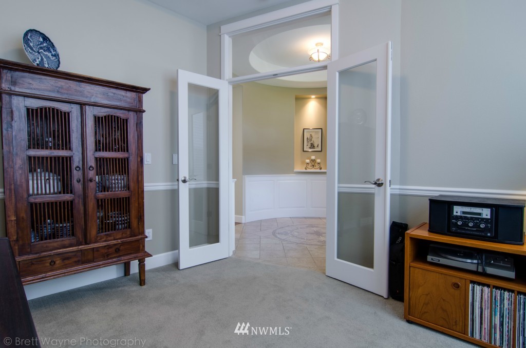 703 South 37th Place Renton, WA 98055 - Photo 3 of 25 Gallery Image 3