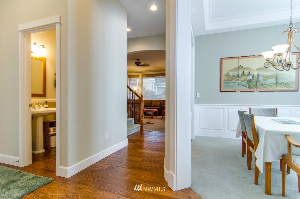 703 South 37th Place Renton, WA 98055 - Photo 4 of 25 Gallery Image 4