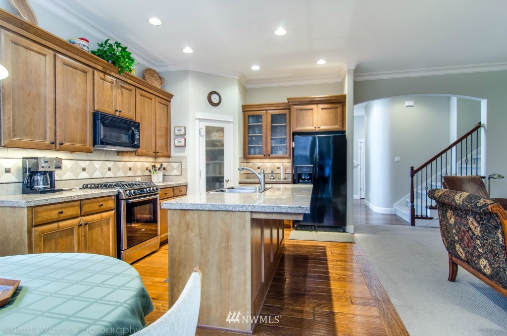 703 South 37th Place Renton, WA 98055 - Photo 8 of 25 Gallery Image 8