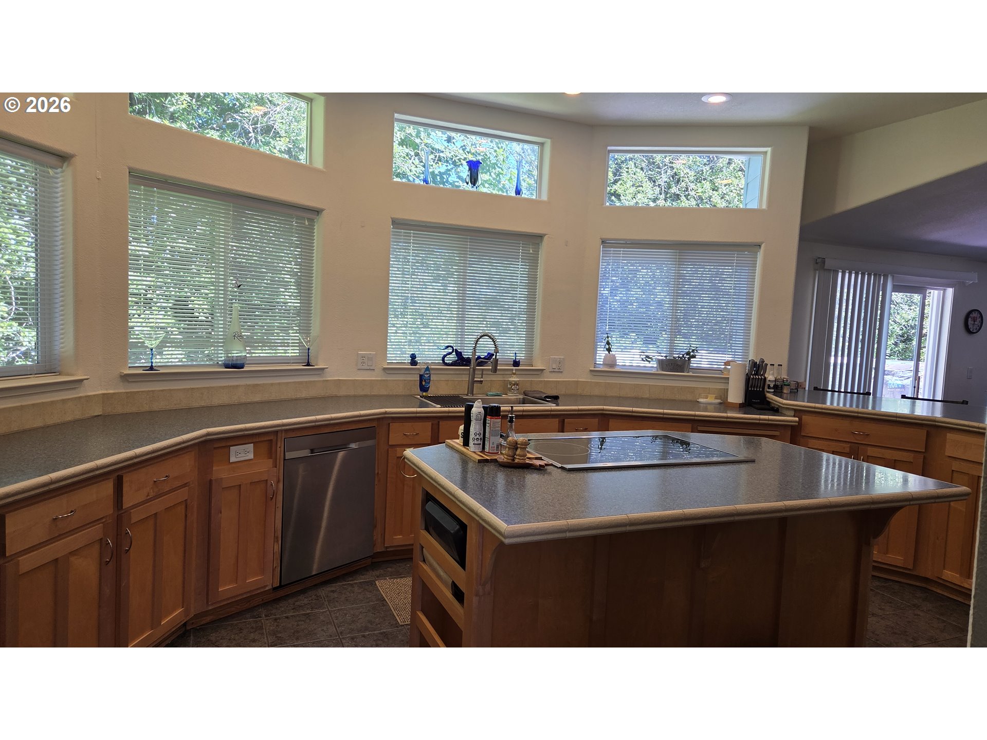 30245 Hummingbird Hill Road Gold Beach, OR 97444 - Photo 11 of 47