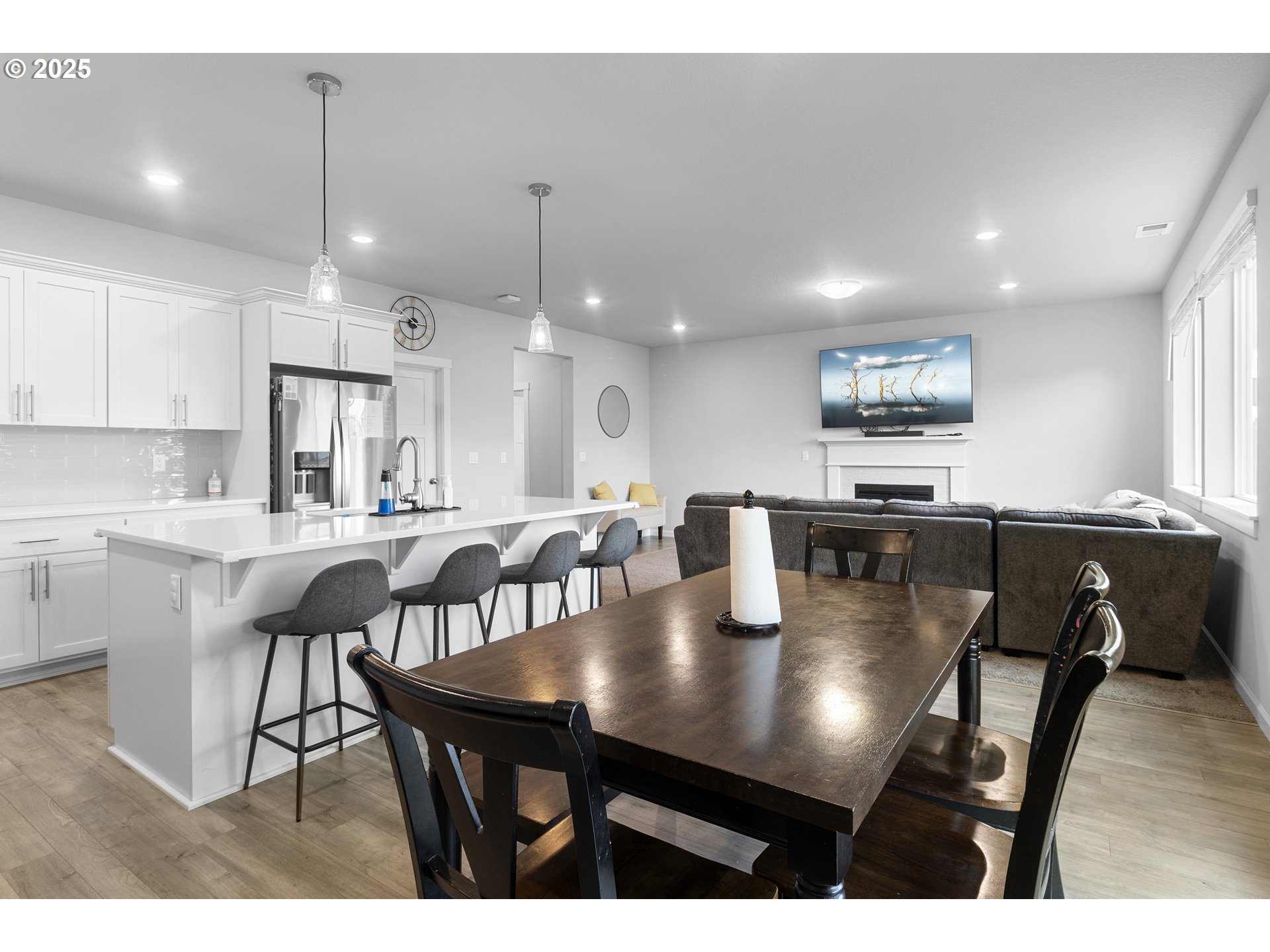 3072 Southeast 25th Street Gresham, OR 97080 - Photo 19 of 48 a view of a dining room with furniture