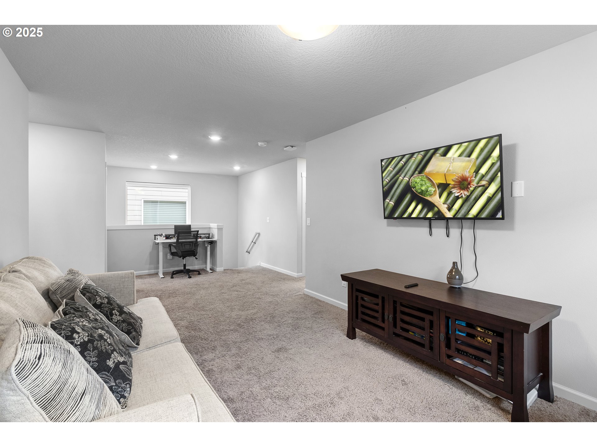 3072 Southeast 25th Street Gresham, OR 97080 - Photo 25 of 48 a living room with furniture