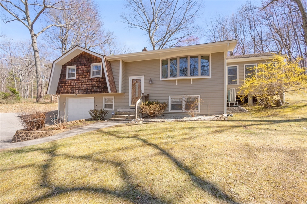 43 Locust Street Bellingham, MA 02019 - Photo 2 of 25