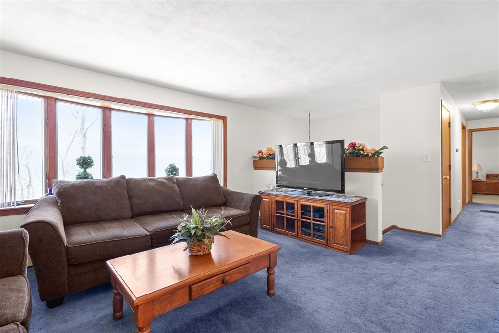 43 Locust Street Bellingham, MA 02019 - Photo 5 of 25