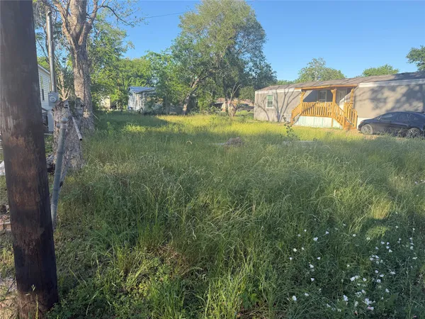 $16,900 | 412 East Union Street, Eagle Lake, TX 77434