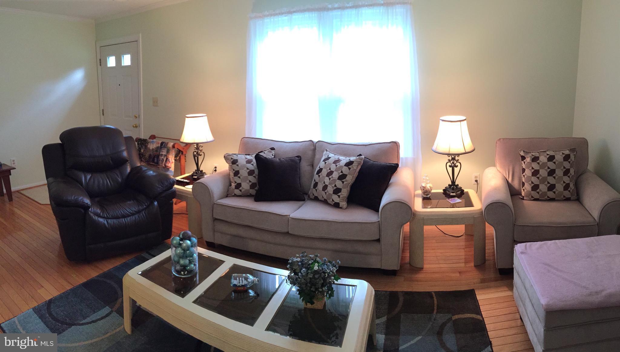 8021 Leland Road Manassas, VA 20111 - Photo 6 of 23 Living Room
