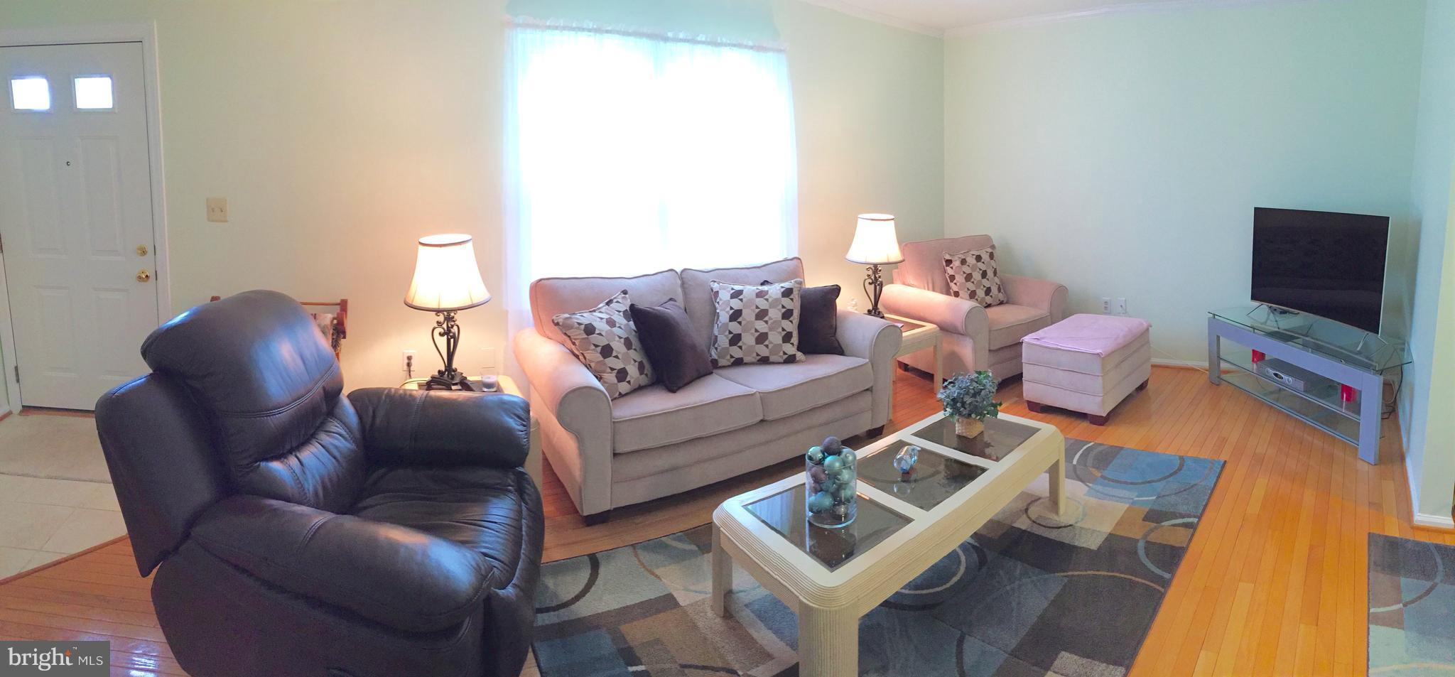 8021 Leland Road Manassas, VA 20111 - Photo 9 of 23 Living Room