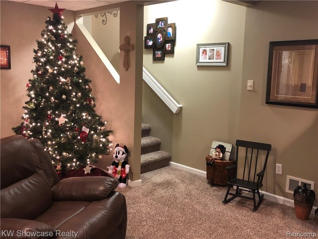 803 Chelsea Ridge Court Howell, MI 48843 - Photo 21 of 29 IMG_2131.jpeg