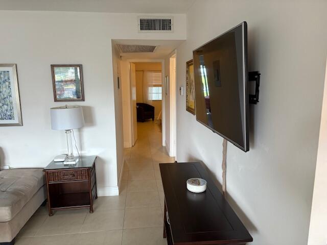 1033 Guildford East, Unit 1033 Boca Raton, FL 33434 - Photo 8 of 20 Living Room