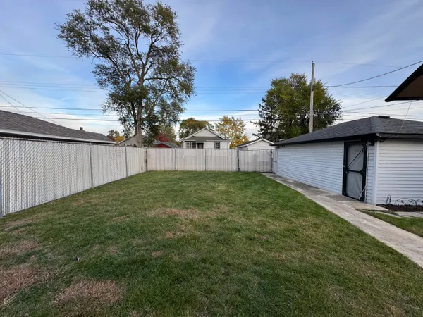 a view of backyard with garden