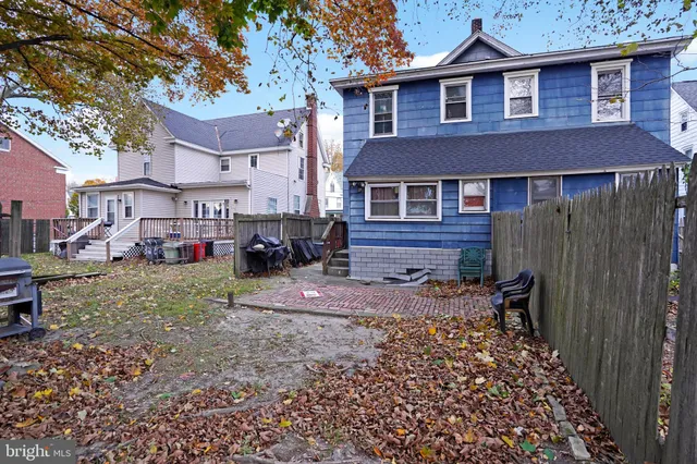 a car parked in front of a building