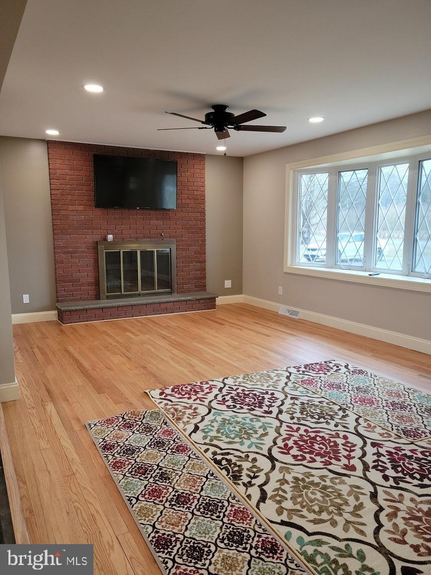 5993 Lake Road Newfield, NJ 08344 - Photo 4 of 6 Living Room