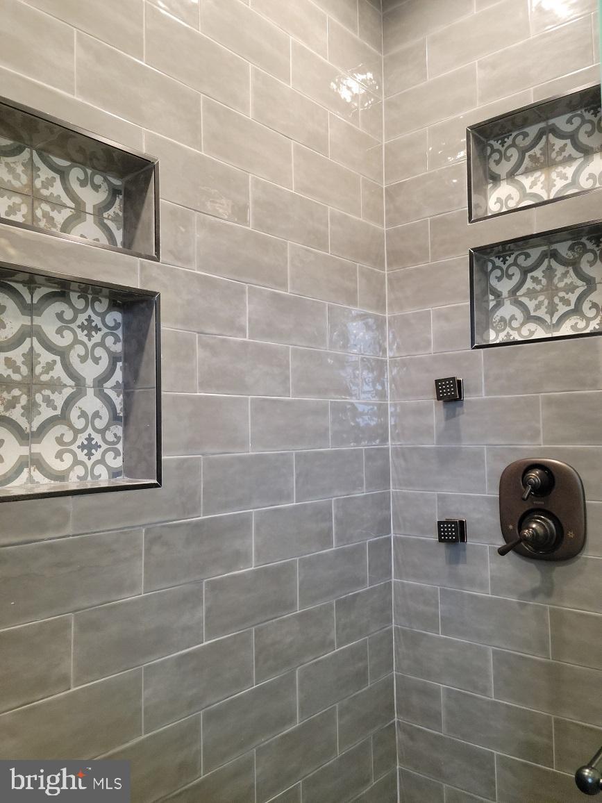 5993 Lake Road Newfield, NJ 08344 - Photo 6 of 6 Full bathroom