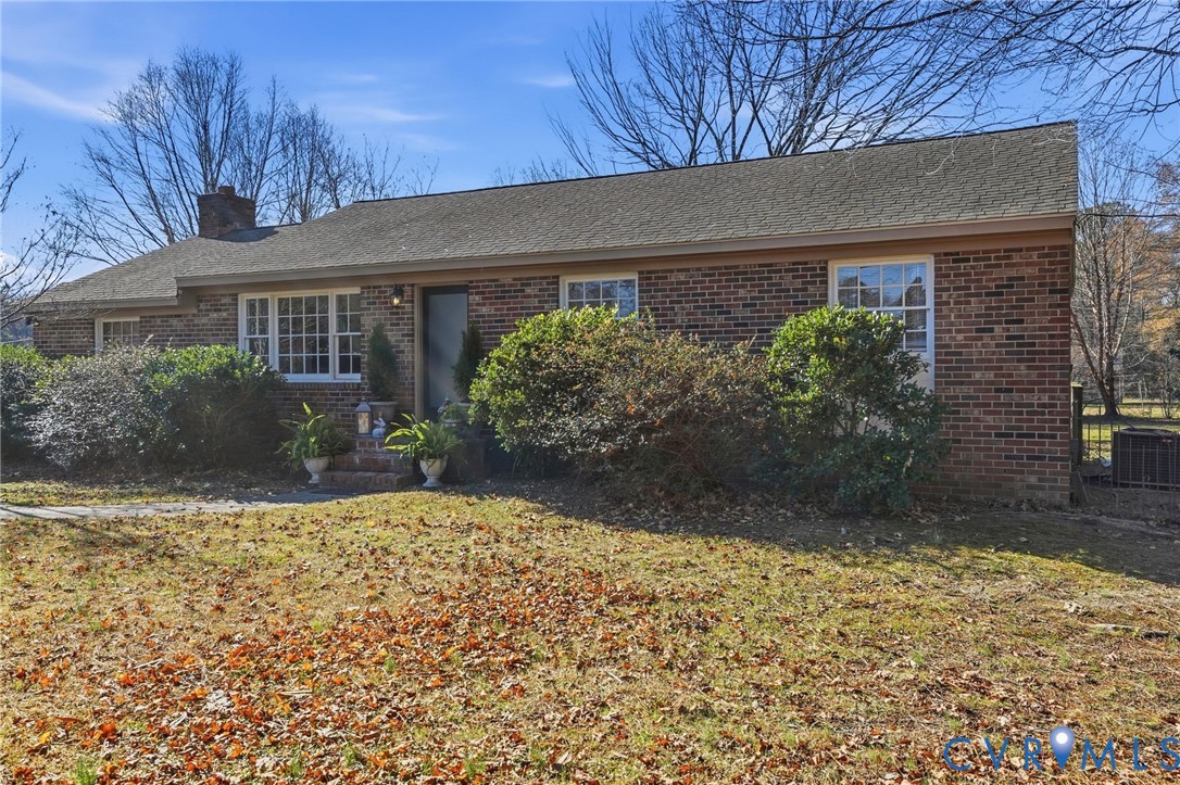 1110 Grapevine Road Sandston, VA 23150 - Photo 3 of 37 Gallery Image 3