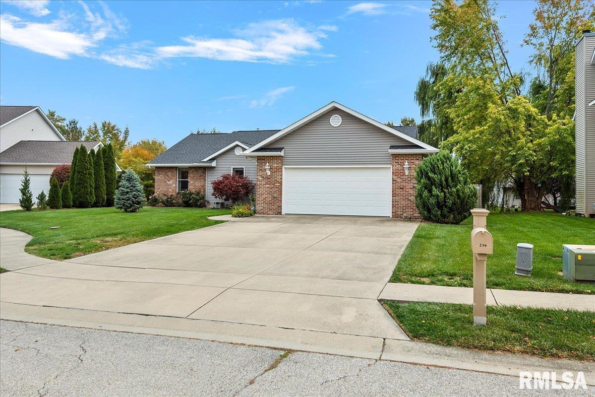 214 Huntington Road Chatham, IL 62629 - Photo 3 of 43 Gallery Image 3