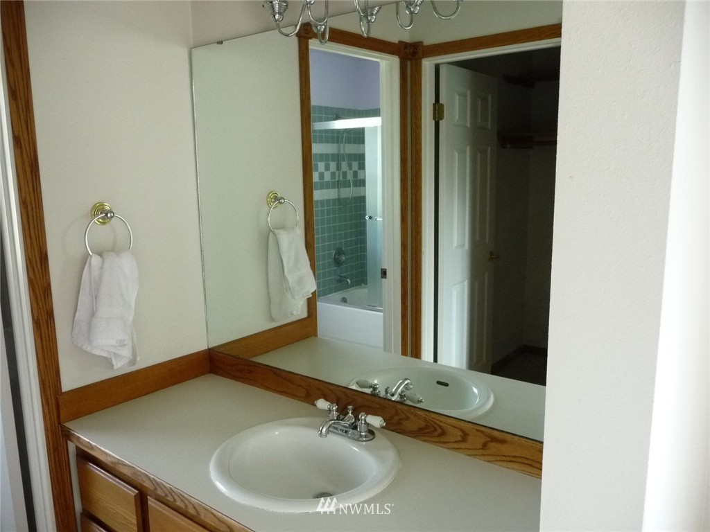 191 Northwest Thompson Road Poulsbo, WA 98370 - Photo 10 of 16 Gallery Image 10