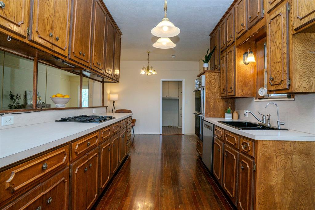 624 Alexander Road Stephenville, TX 76401 - Photo 9 of 31 Gallery Image 9