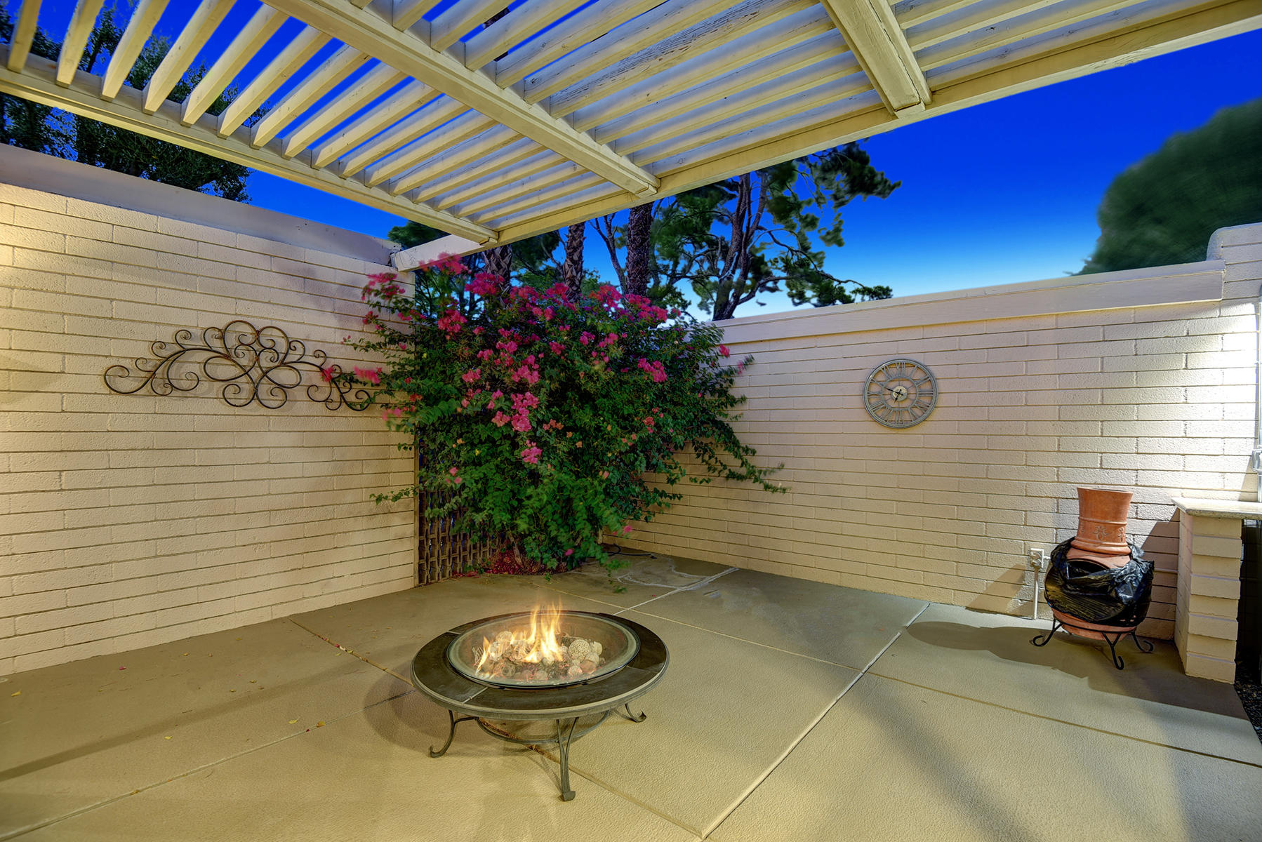 360 Cabrillo Road, Unit 209 Palm Springs, CA 92262 - Photo 22 of 40 LIVING ROOM PATIO OUT NIGHT MLS
