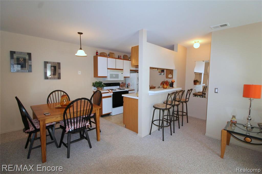 24060 Middlebelt Road, Unit 23 Farmington Hills, MI 48336 - Photo 5 of 13
