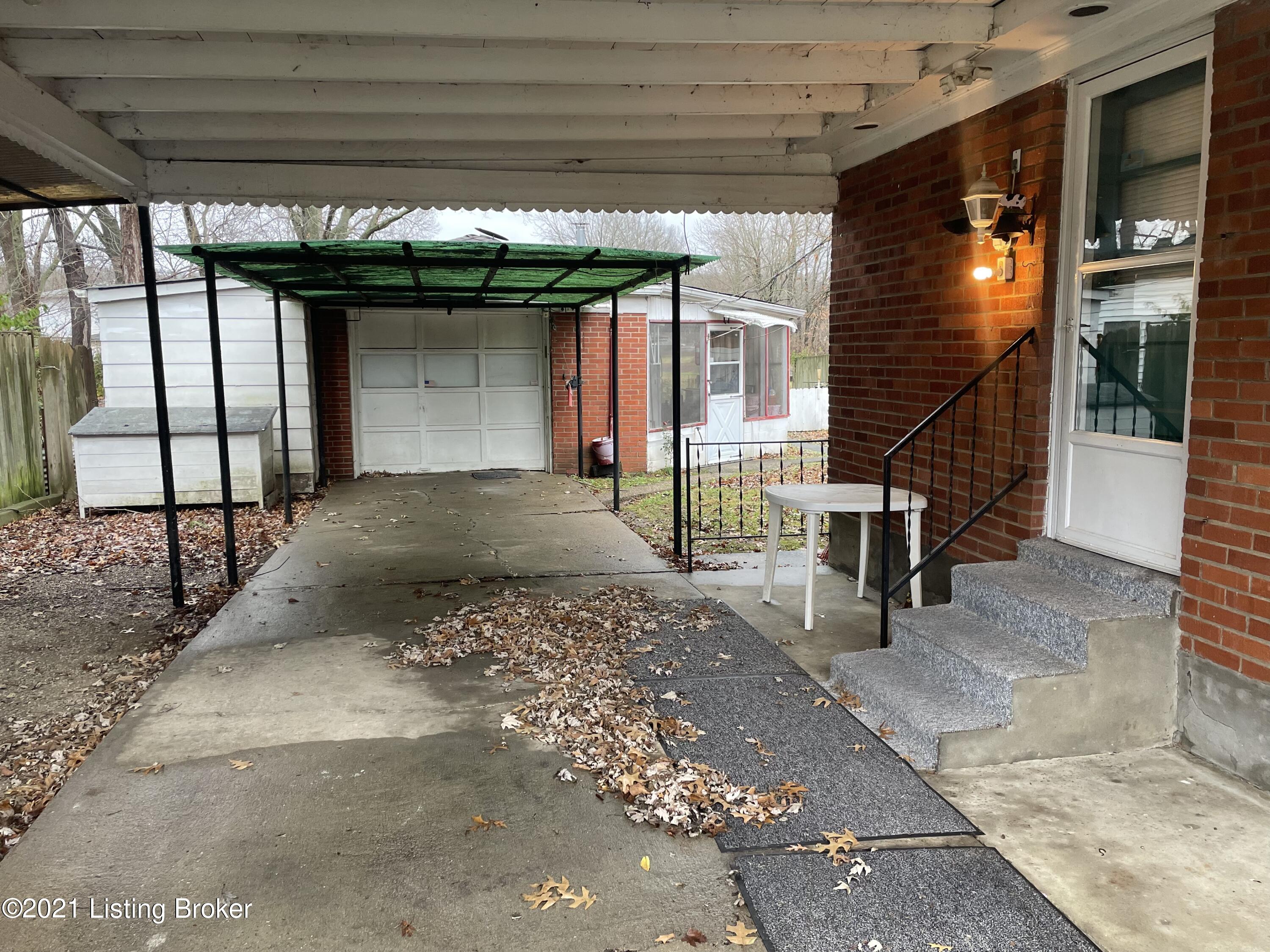 8205 Kerry Road Louisville, KY 40258 - Photo 4 of 19 8A418686-248C-46E0-B532-73FCB7DB28AF