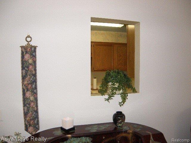 31658 Hoover Road, Unit 4 Warren, MI 48093 - Photo 5 of 20 Livingroom