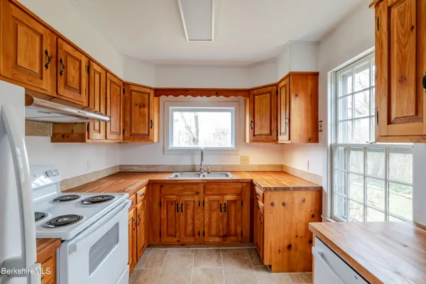 $479,000 | 107 South Main Street, Sheffield, MA 01257