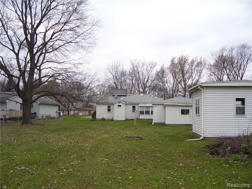 1911 Tamm Avenue Rochester Hills, MI 48309 - Photo 3 of 11