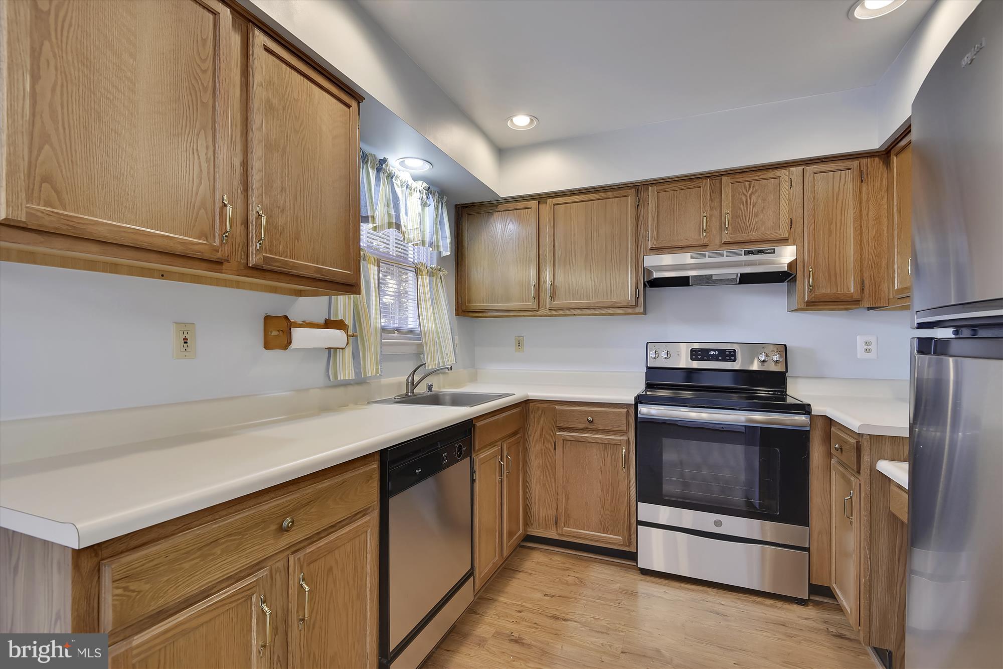 3751 Foxford Stream Road Baltimore, MD 21236 - Photo 4 of 21 New SS Appliances!