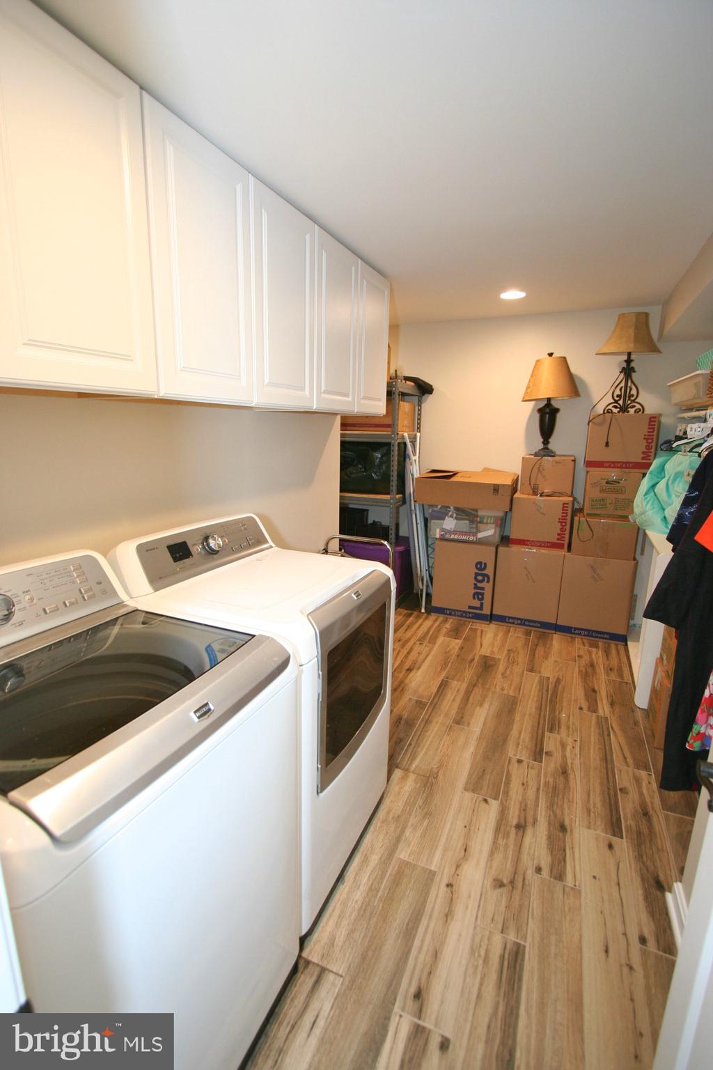 8025 Rocky Run Road Gainesville, VA 20155 - Photo 35 of 40 Laundry space with wood grain tile