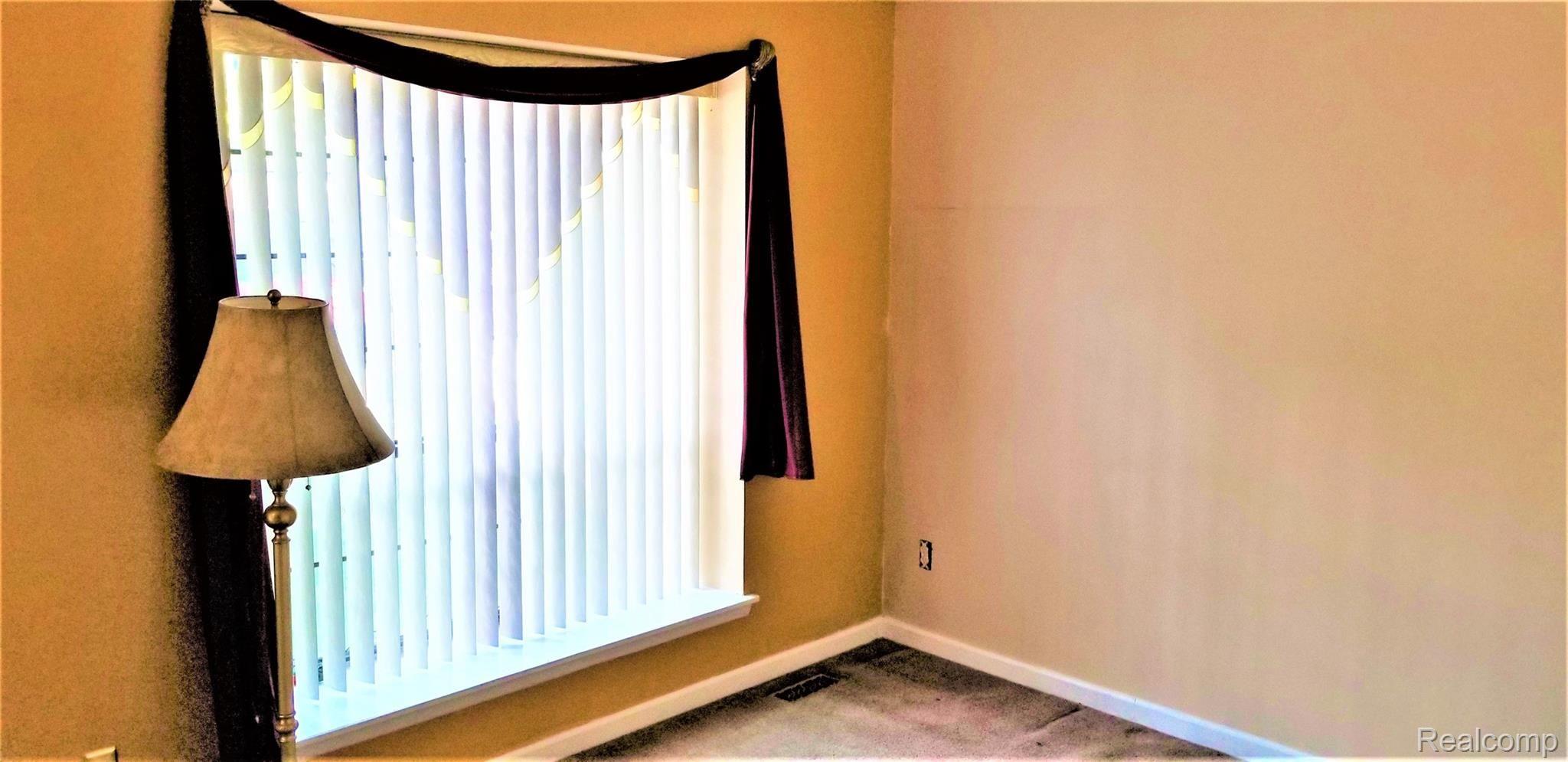 2487 Old Kent Road West Warren, MI 48091 - Photo 21 of 24 20210829_100028 (2).jpg