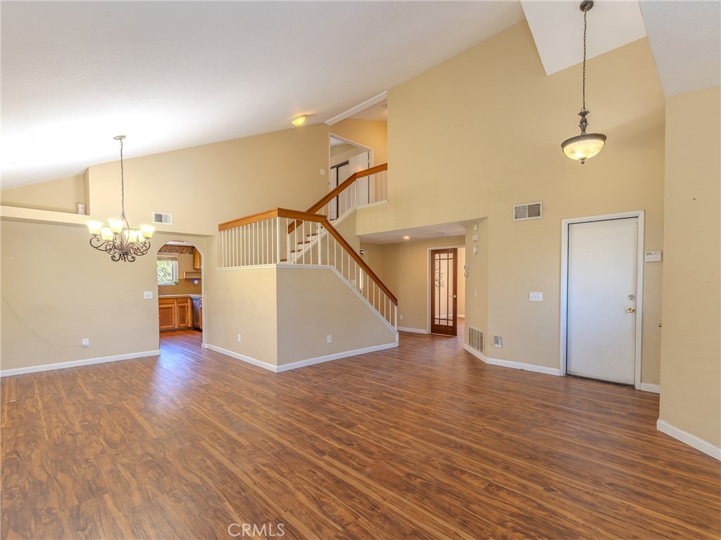 1302 Via Vista Riverside, CA 92506 - Photo 4 of 29 Forma living & Formal Dining
