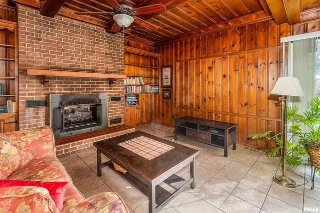 $210,000 | 311 West Poplar Street, Harrisburg, IL 62946