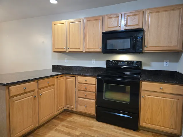 $359,000 | 230 Liberty Drive, Unit B, Pembroke, NH 03275