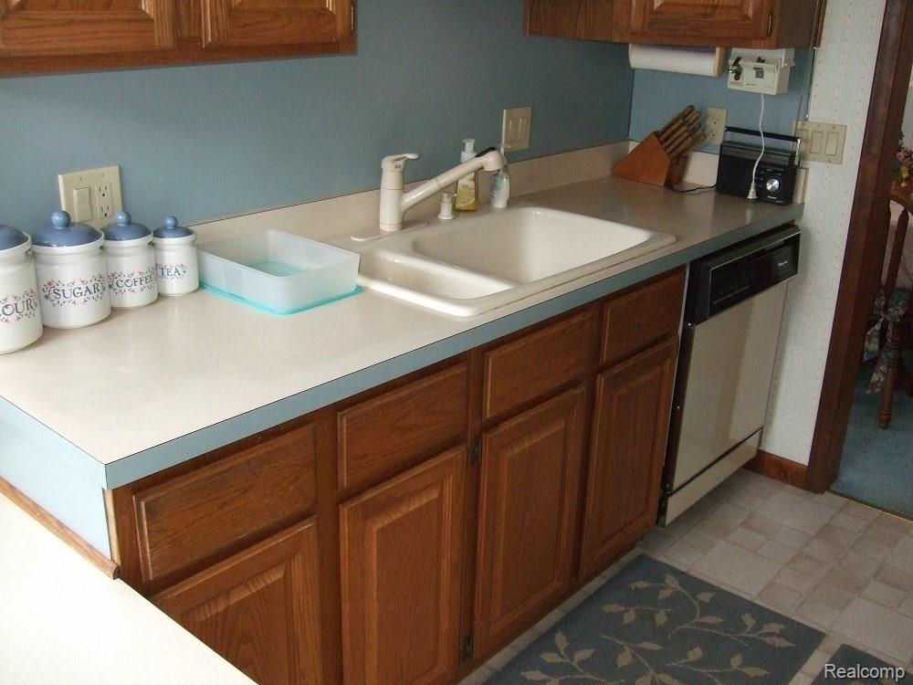 9625 Reeck Road Allen Park, MI 48101 - Photo 16 of 37