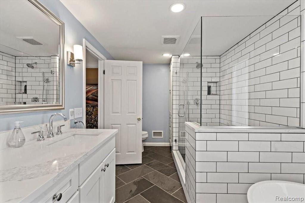 2675 Tower Hill Lane Rochester Hills, MI 48306 - Photo 27 of 44