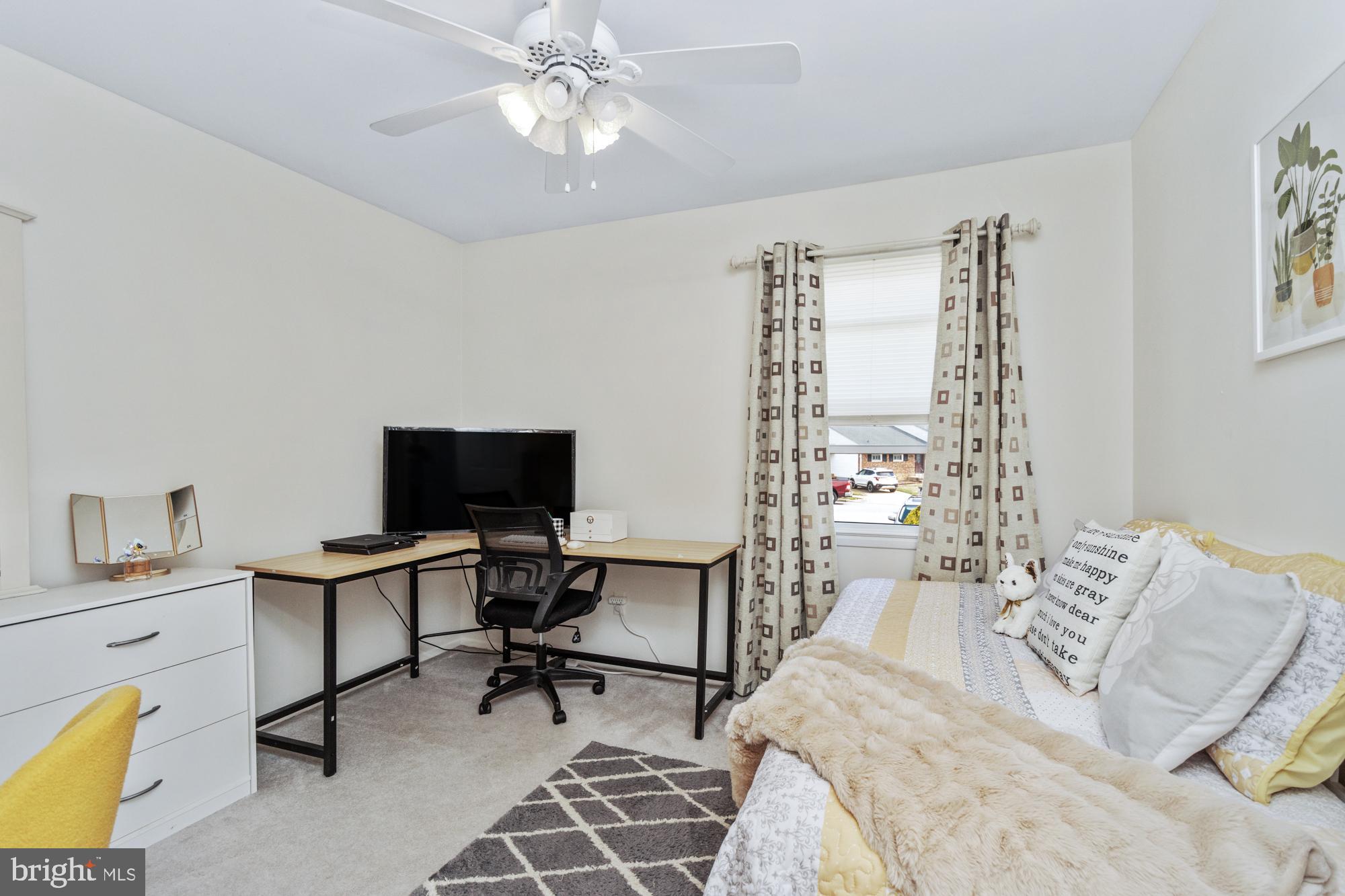 9202 Santa Rita Road Baltimore, MD 21236 - Photo 26 of 50 a view of a livingroom with workspace and a couch