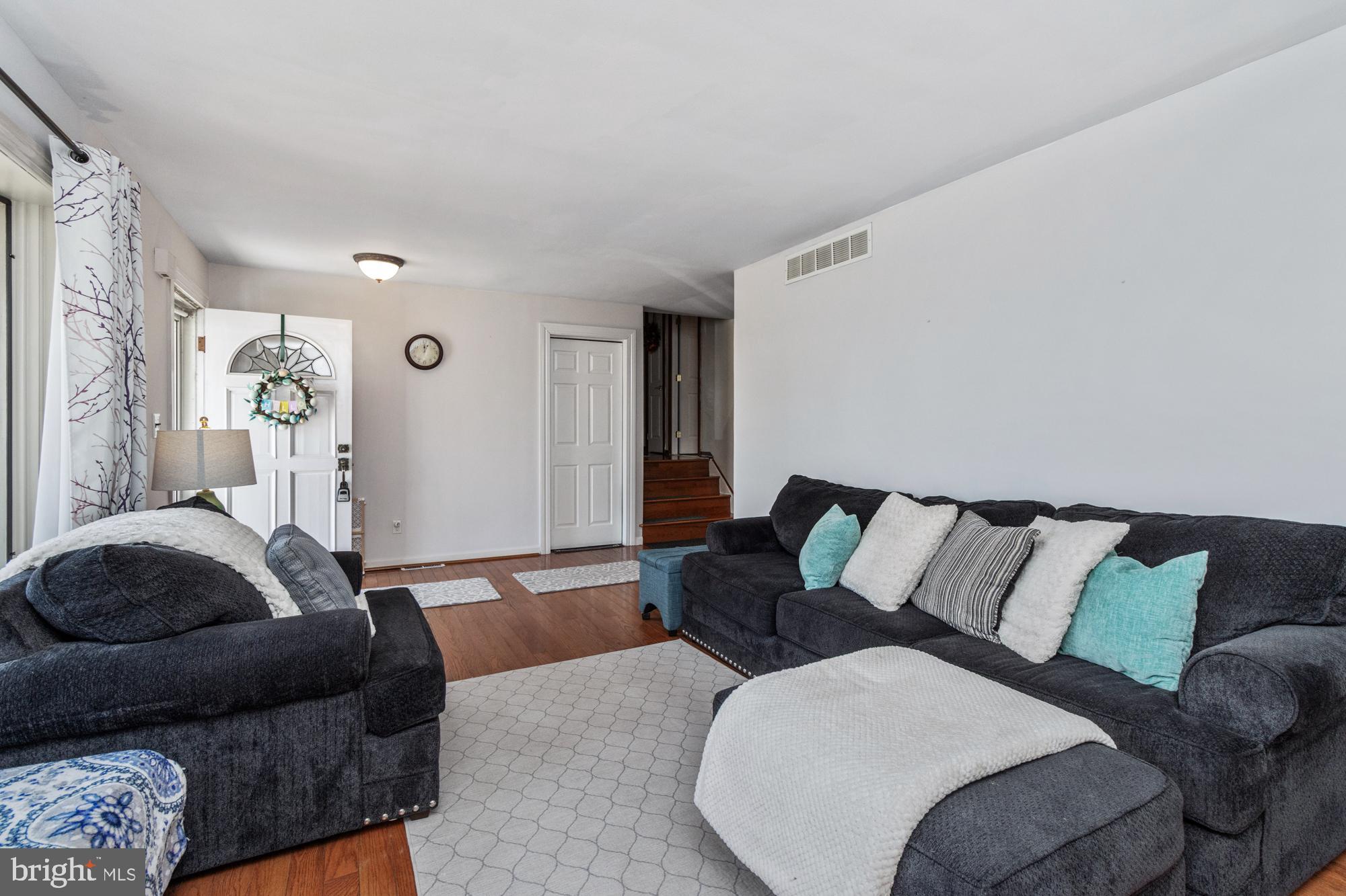9202 Santa Rita Road Baltimore, MD 21236 - Photo 5 of 50 Living Room