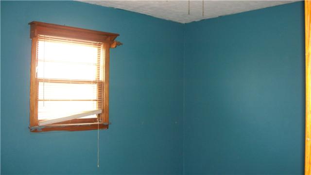519 West Point Road Lawrenceburg, TN 38464 - Photo 4 of 4 a bathroom with a window