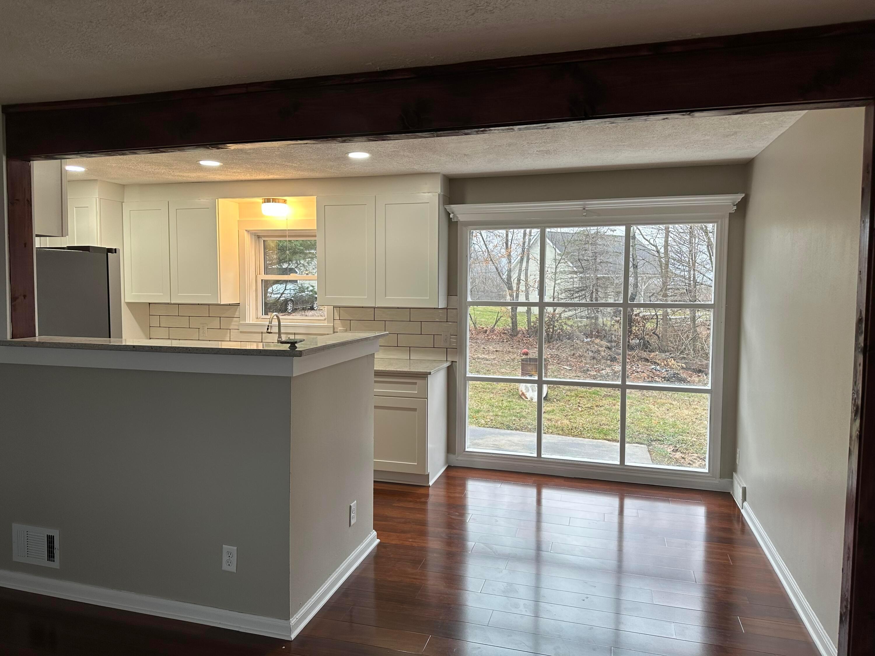6640 Cincinnati Zanesville Road Northeast, Unit R Lancaster, OH 43130 - Photo 6 of 26 Dining Room / Kitchen