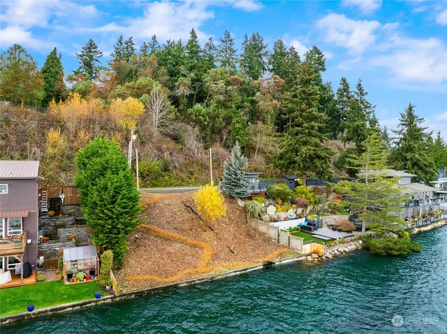 an aerial view of a house with yard swimming pool and outdoor seating