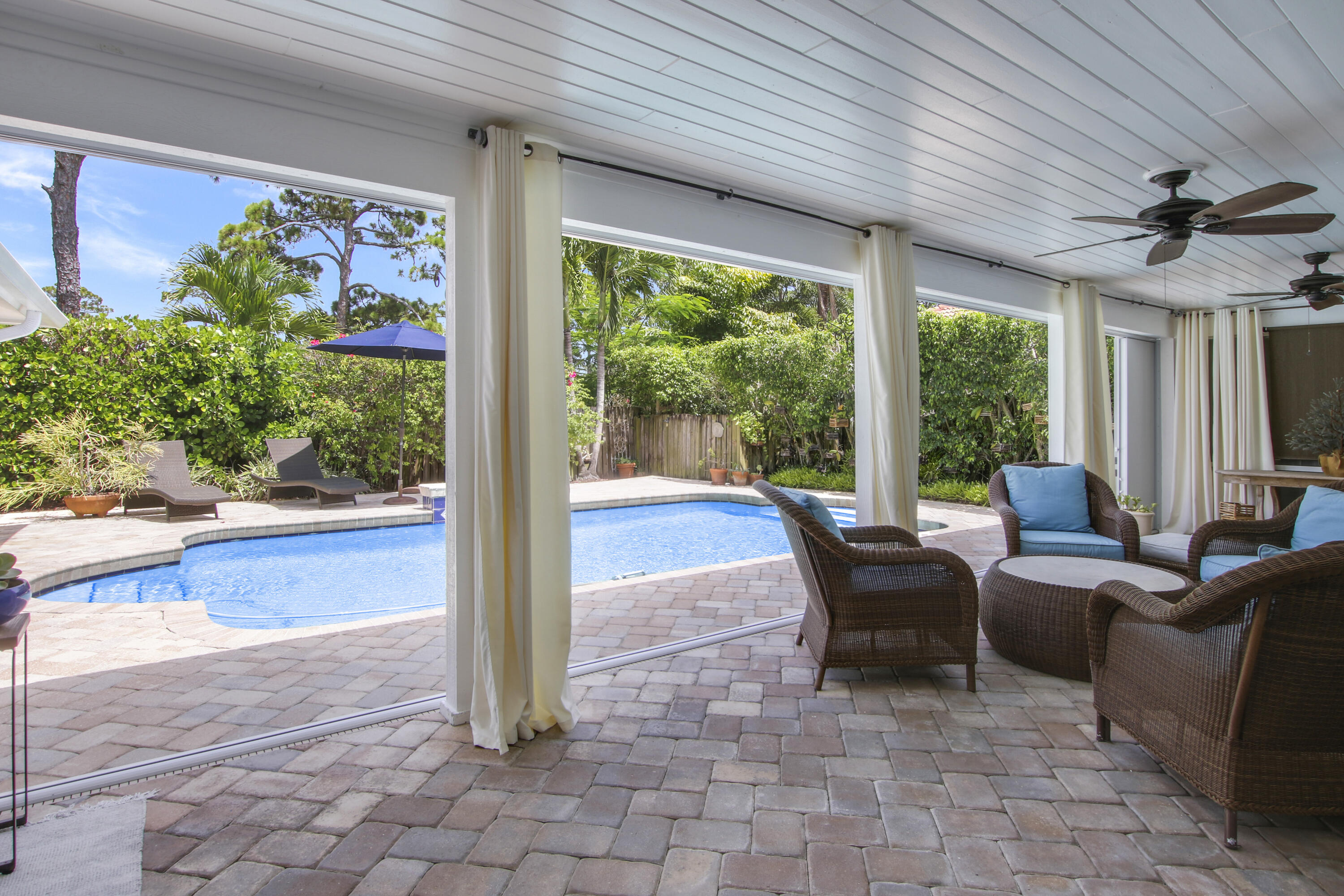 15 Bayview Road Tequesta, FL 33469 - Photo 31 of 43 Covered patio