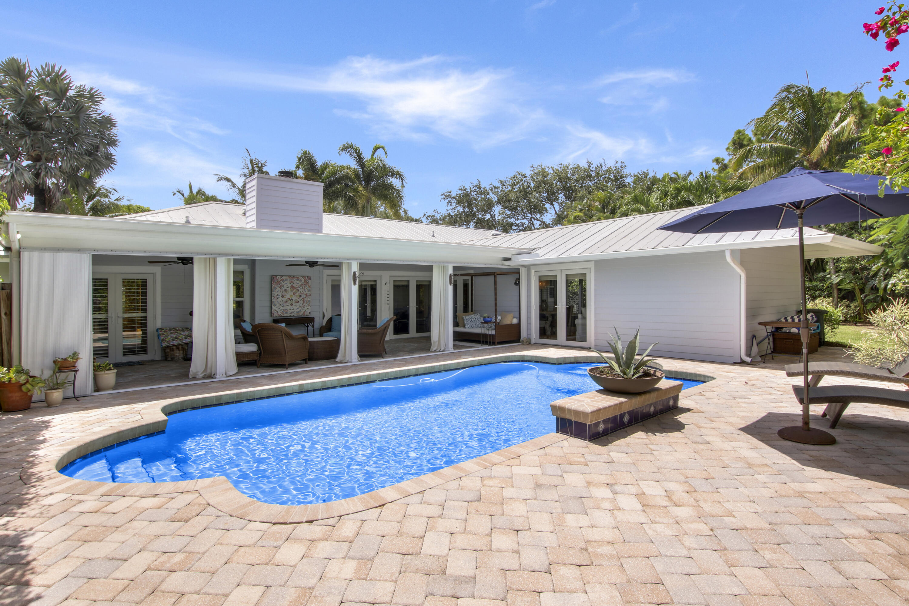 15 Bayview Road Tequesta, FL 33469 - Photo 35 of 43 Pool & patio