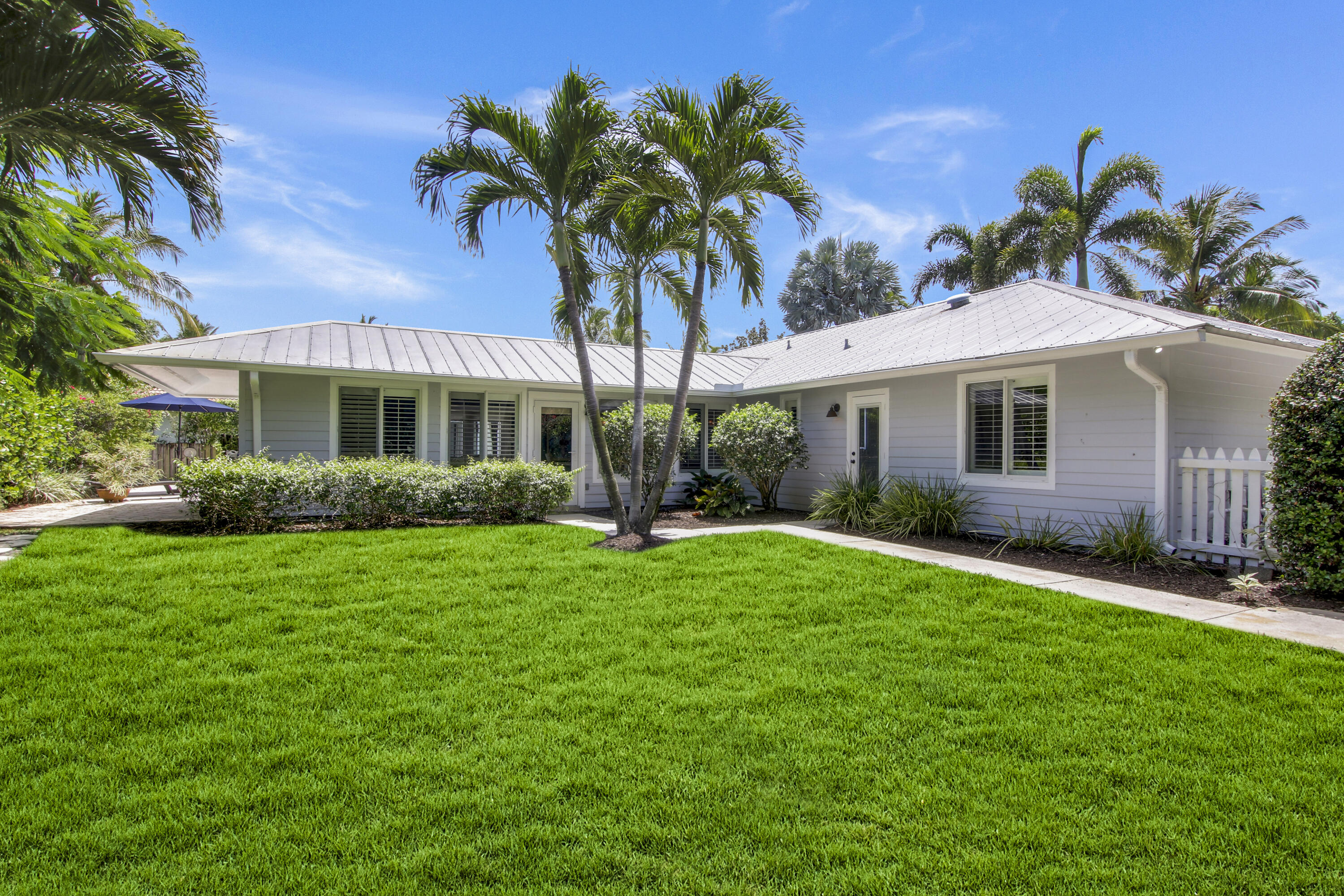 15 Bayview Road Tequesta, FL 33469 - Photo 36 of 43 Exterior of home