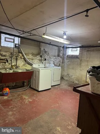 a view of walk in closet