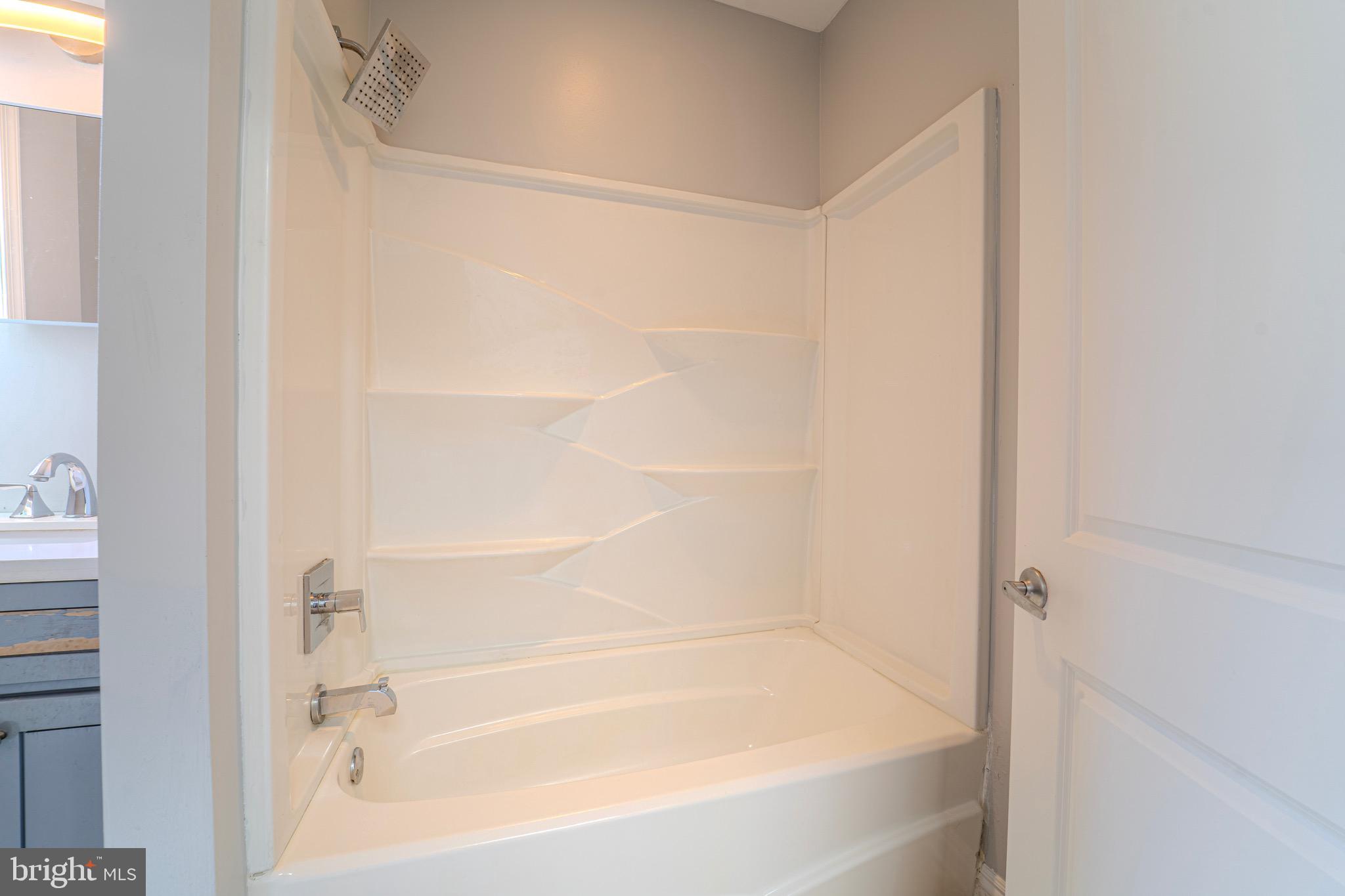 225 South 49th Street, Unit 2 Philadelphia, PA 19139 - Photo 19 of 26 a bathroom with a bathtub