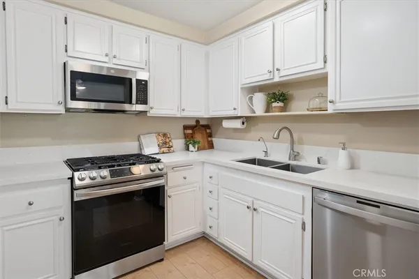 $575,000 | 24785 Sand Wedge Lane, Valencia, CA 91355