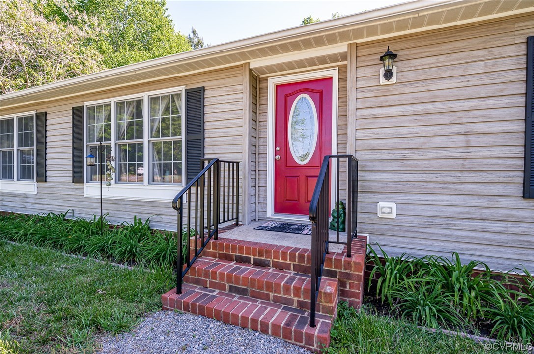 4640 Three Chopt Road Gum Spring, VA 23065 - Photo 4 of 27 a front view of a house with a yard